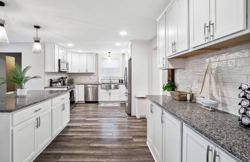Vermilion Apartment | 2 Homes|Sleeps 16|Game Room|Historic Charm