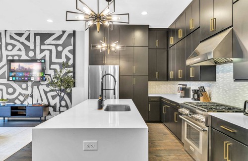 Katie Hill Neighborhood House | 2 Hot Tubs Karaoke Game Room Downtown Nashville