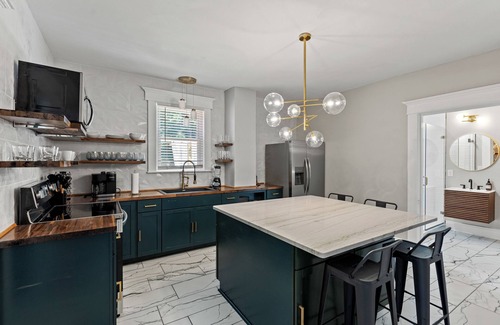 Georgetown House | 2 Hot Tubs/Private Bar/Pickleball & Basketball Ct/2Kitchens/5 Full Bathrooms