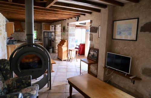 Saint-Cyr-la-Roche House | 2 houses with swimming pool and garden, for peaceful vacations.