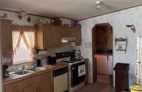 Moore Haven House | 2 houses, 2 boat slips boat ramp,