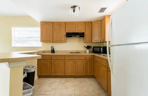 Brandon House | 2 houses 5bed 4bath heated pool prime location