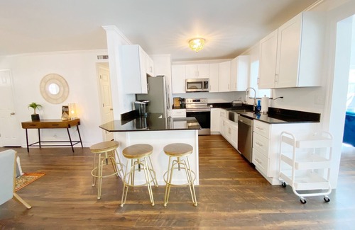 Myrtle Grove House | 2 HOUSES! Dreamy Villa & Tiny House! Large pool!