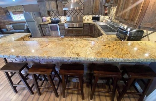 Kanab House | 2 houses/spa/gym/backyard/walk to: hiking-museums-restaurants-shops/sleeps 14+