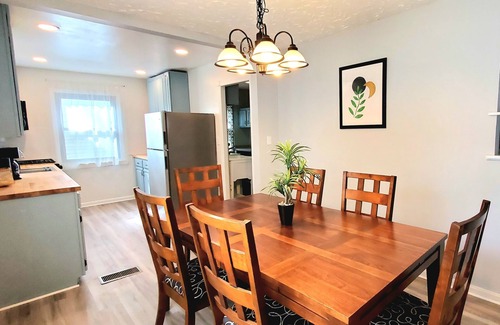 Richmond Heights House | 2 KING 3 QUEEN BEDS. Spacious. Quiet Neighborhood
