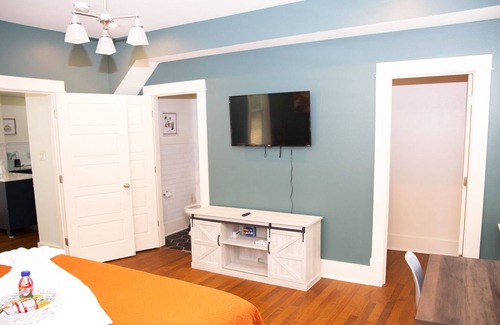 Downtown Little Rock House | 2 King, 4 Queen, Family Trip/Kids Friendly & Safe