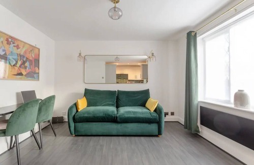Rotherhithe Apartment | 2 King Bed Modern Refurb Flat - 10 mins 2 London Bridge - Sleeps 6 Guests
