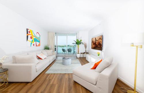 West Avenue Apartment | 2 King Bed Suite Hotel W Pool, Bay Balcony