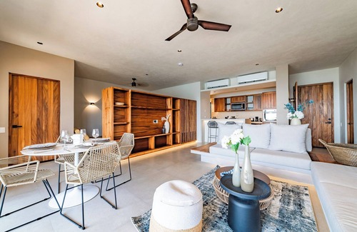 Centro Condo | 2 King Bed Suites, Ocean Views & Beach Access