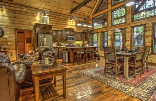Broken Bow Cabin | 2 KING BEDROOM SUITES/ON A CREEK/CUL DE SAC/PET FRIENDLY/FIREPLACES/WIFI/DIRECTV