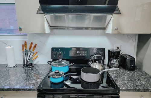 Poplar Apartment | 2 King Beds/2 En-Suite Bathrooms/65" TV/W/D