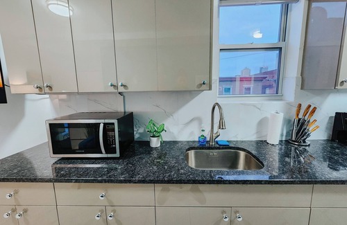 Poplar Apartment | 2 King Beds/2 En-Suite Bathrooms/65" TV/W/D