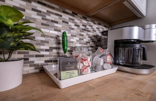 South Side Flats House | 2 King Beds | Free Parking | Arcade | Fire Pit