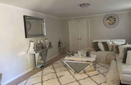Colesville House | 2 KING beds HANDS&HEART 2LEVEL 2R