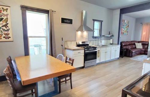 Denver Heights House | 2 King beds only 2 miles to DT and Riverwalk Private Home