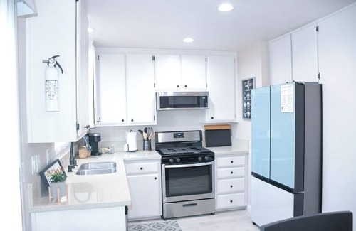 Victorville House | 2 King I Desert Oasis I Las Vegas I Free Cleaning