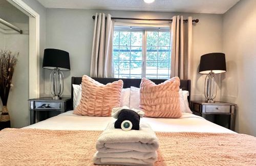 Medford House | 2 King Masters 2 Queens Sofa Bed Firepit