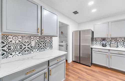 Anna House | 2 King ! Newly renovated w/8 beds sleeps upto 16 people