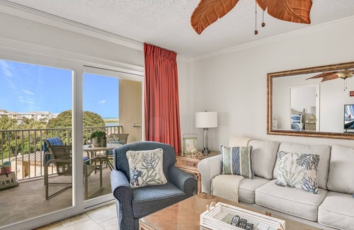 North West Florida Condo | 2 King Suites + Sunsets + Heated Pool + Hot Tub!