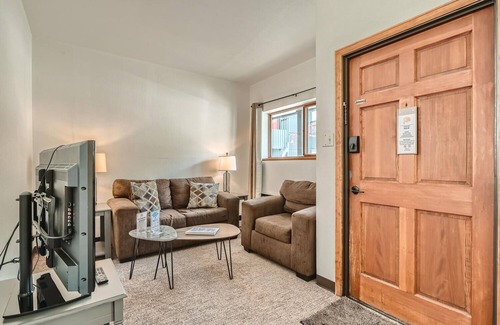 Idaho Springs Hotel | 2 Kings, Boutique Mountain Motel Suite near Hiking & MTB Park, Idaho Springs