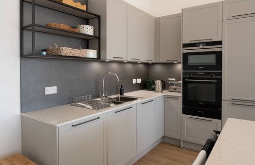 Kippford Cottage | 2 Kippford Slipway - a house that sleeps 6 guests in 3 bedrooms