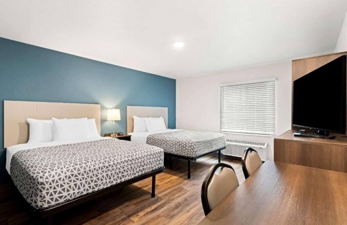 Dupont Hotel | 2 Kitchen-Equipped Units in Commerce City – 15 Min to Central Denver Attractions