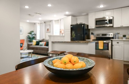 Mid City South House | 2 Kitchens|Mid City & LSU|Spacious 3 BR|Gated Yard