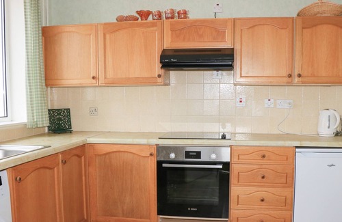 North Uist Cottage | 2 KNOCKQUIEN, pet friendly, country holiday cottage in Balivanich