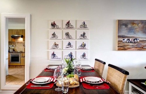 Illovo Beach Apartment | 2 La Mer - Side-sea & garden view