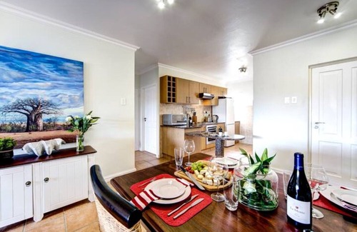 Illovo Beach Apartment | 2 La Mer - Side-sea & garden view