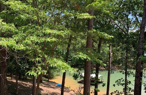 Fair Play House | 2 Lake Houses w/2 Private Docks on a Peninsula & 30 minutes to Clemson!