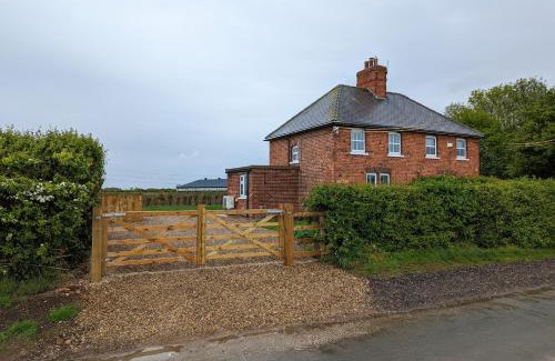 Arnold House | 2 Lane End Cottages