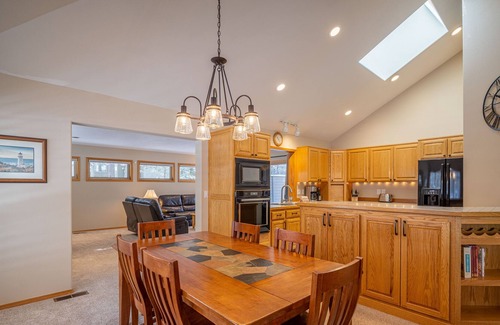 Deer Park House | 2 Lassen Lane | 3BD /2BA, Sleeps 8