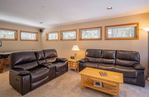Deer Park House | 2 Lassen Lane | 3BD /2BA, Sleeps 8