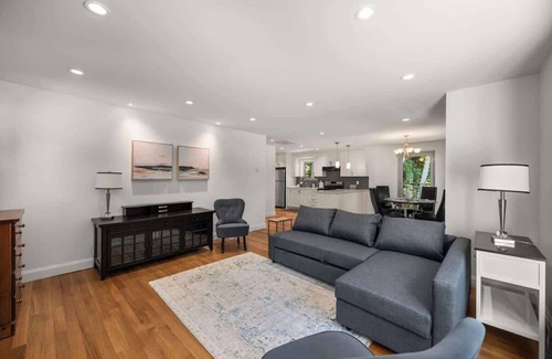 Coquitlam House | 2 Level Suite ~ Tranquil & Relaxing ~ Creekside
