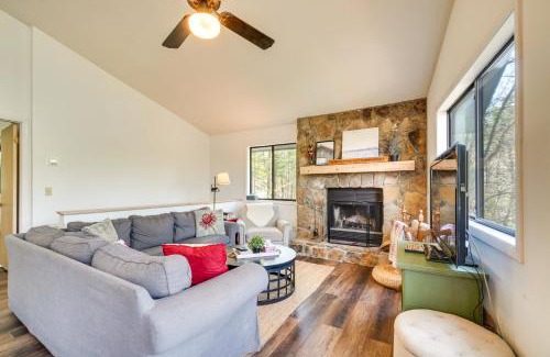 Unaka House | 2 Living Areas and Fireplace! Family Murphy Retreat