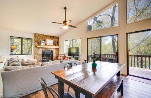 Unaka House | 2 Living Areas and Fireplace! Family Murphy Retreat