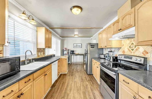 Greensboro House | 2 Living Rooms+ K be +, Secret Room, central local
