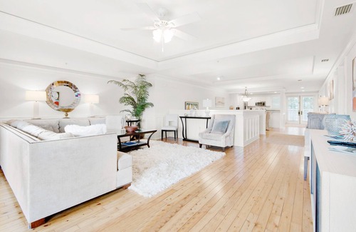 Gulf District House | ⭐2 Living Rooms-2 Bikes Included~Prime Location~Pools~Watercolor Townhouse 9