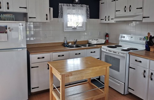 O'Leary Cottage | 2 Livingroom & 2 Bedroom PEI Family Cottage awaits you!