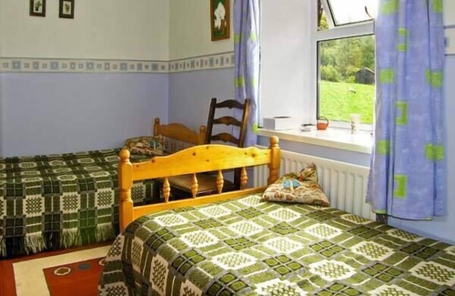 Llanbrynmair Cottage | 2 LLAWRCOED ISAF, pet friendly, with open fire in Llanbrynmair