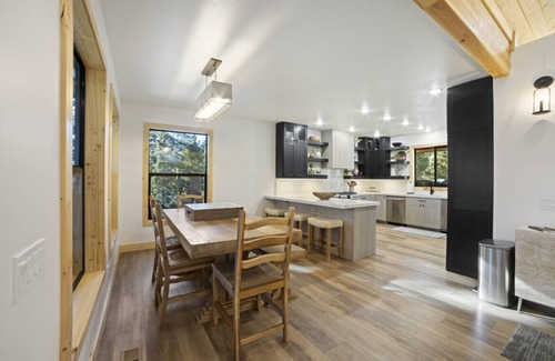 Duck Creek Village Cabin | 2 Lodges for Families, Friends & Weddings