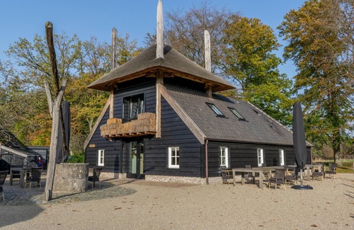 Verspreide huizen Ulvenhout House | 2 luxury accommodations near the forest