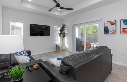 Harlingen House | 2 Luxury Homes w/ 2Pools |Walk to Hospital & Cafes
