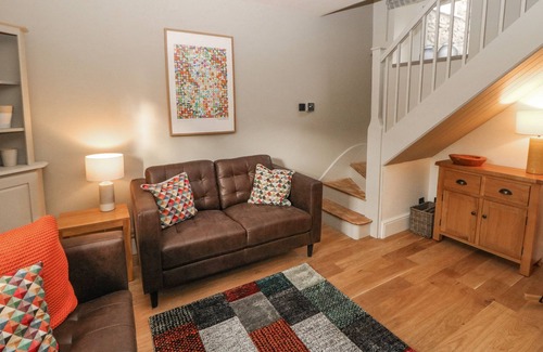 Tideswell Cottage | 2 MARKET SQUARE, character holiday cottage in Tideswell