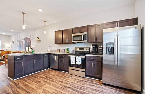 Clarksville Apartment | 2 Master BRs/Wi-Fi/Selfie Wall/Western/W/D/40 min from Nashville
