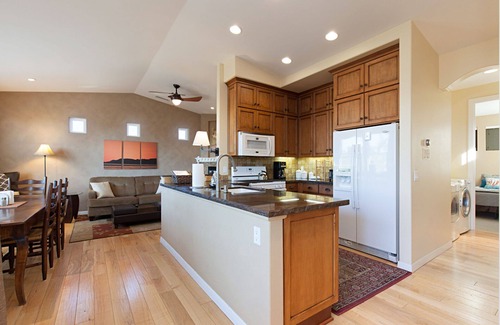 South Oceanside House | 2-Master Suites , 4-bikes, walk to beach/restaurants, A/C
