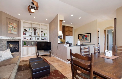 South Oceanside House | 2-Master Suites , 4-bikes, walk to beach/restaurants, A/C