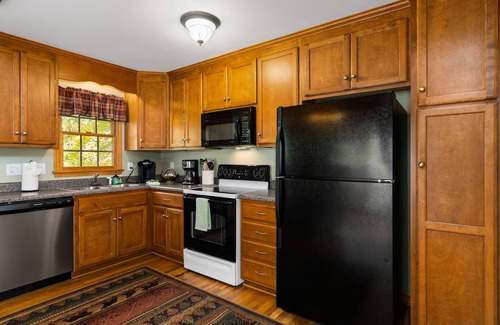 Valley Creek Run Cabin | 2 Master Suites - Clean - Cozy - WiFi - Elk - Covered Porch - ezAccess - 5 Stars