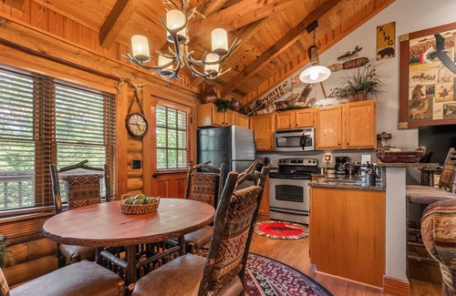 Branson Cabin | 2 Master Suites-Stunning Decor - 150 Acres, Indoor/Outdoor Pools, Free Wifi